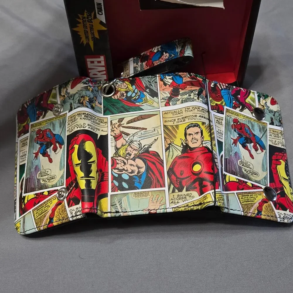 Marvel Spider-Man Swinging Comics Limited Edition Chain Wallet Box Set